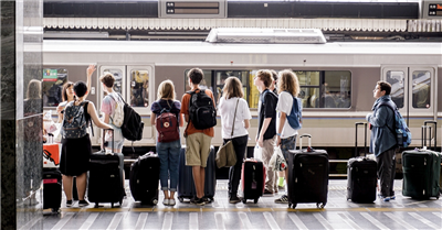 La misura intende perseguire tre finalità: a) rafforzare le grandi destinazioni culturali attraverso la promozione di forme di turismo sostenibile, l’attenuazione del sovraffollamento turistico, la creazione di itinerari turistici innovativi e la destagionalizzazione del turismo; b) favorire la transizione ecologica nel turismo, con azioni di promozione del turismo intermodale secondo le strategie di riduzione delle emissioni per il turismo; c) sostenere le strutture ricettive e le imprese turistiche nelle